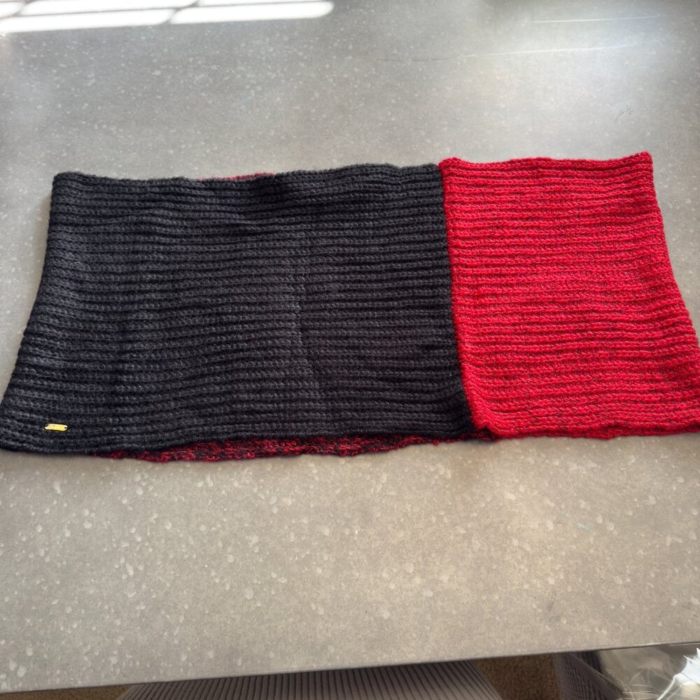 Calvin Klein Women’s Infinity Loop Scarf - Picture 4 of 6